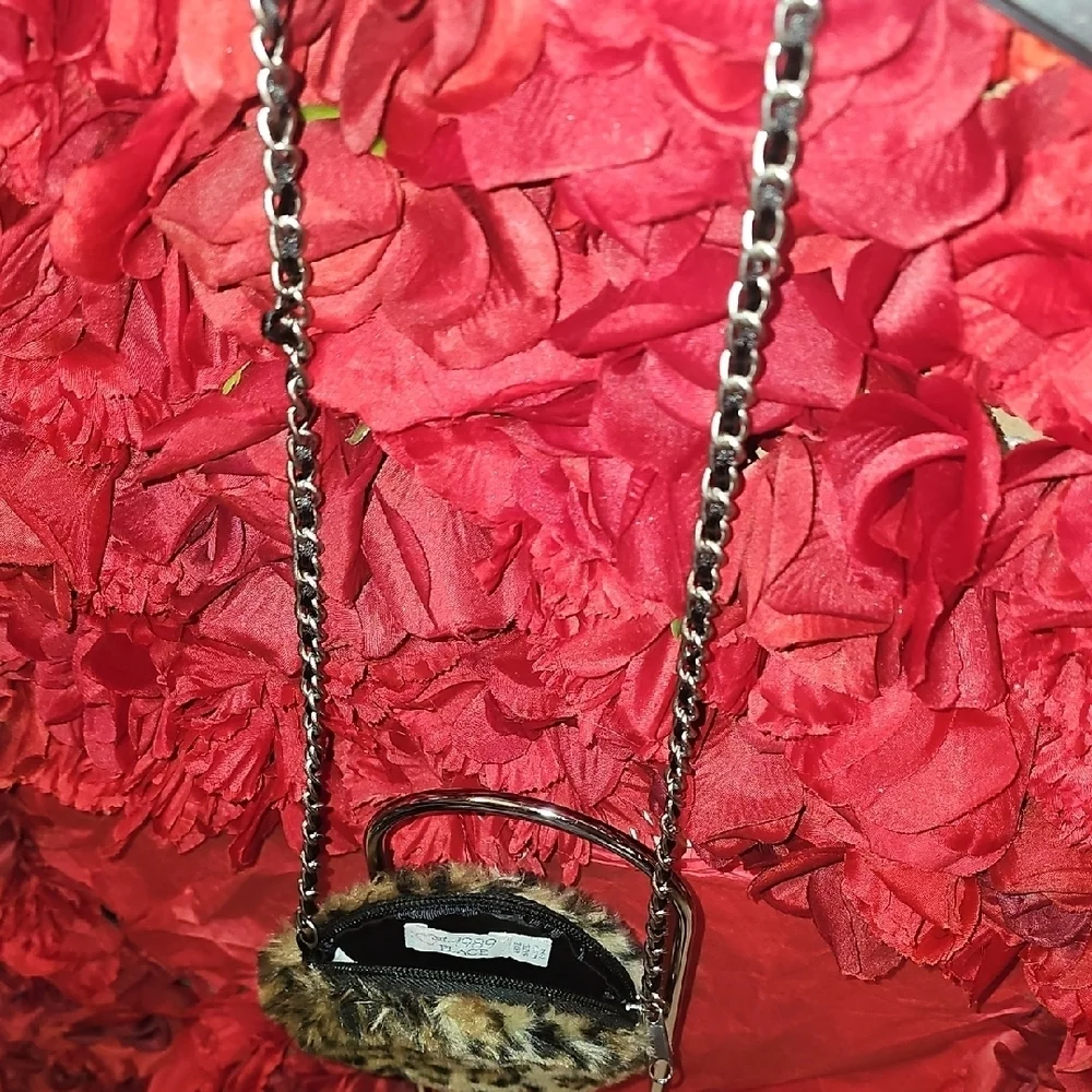 Childrens Place Girls Leopard Print Mini Crossbody Bag With Chain Strap Like New